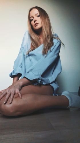Alina OnlyFans unga 3